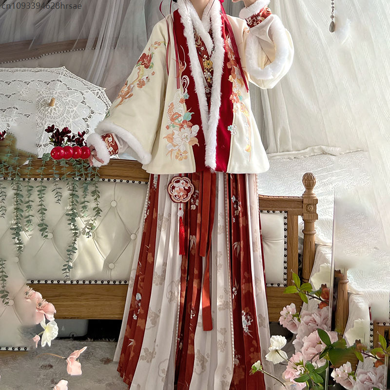 Hanfu Women's Winter New Year  - Winter Clothing In Spanish recensione e prezzo